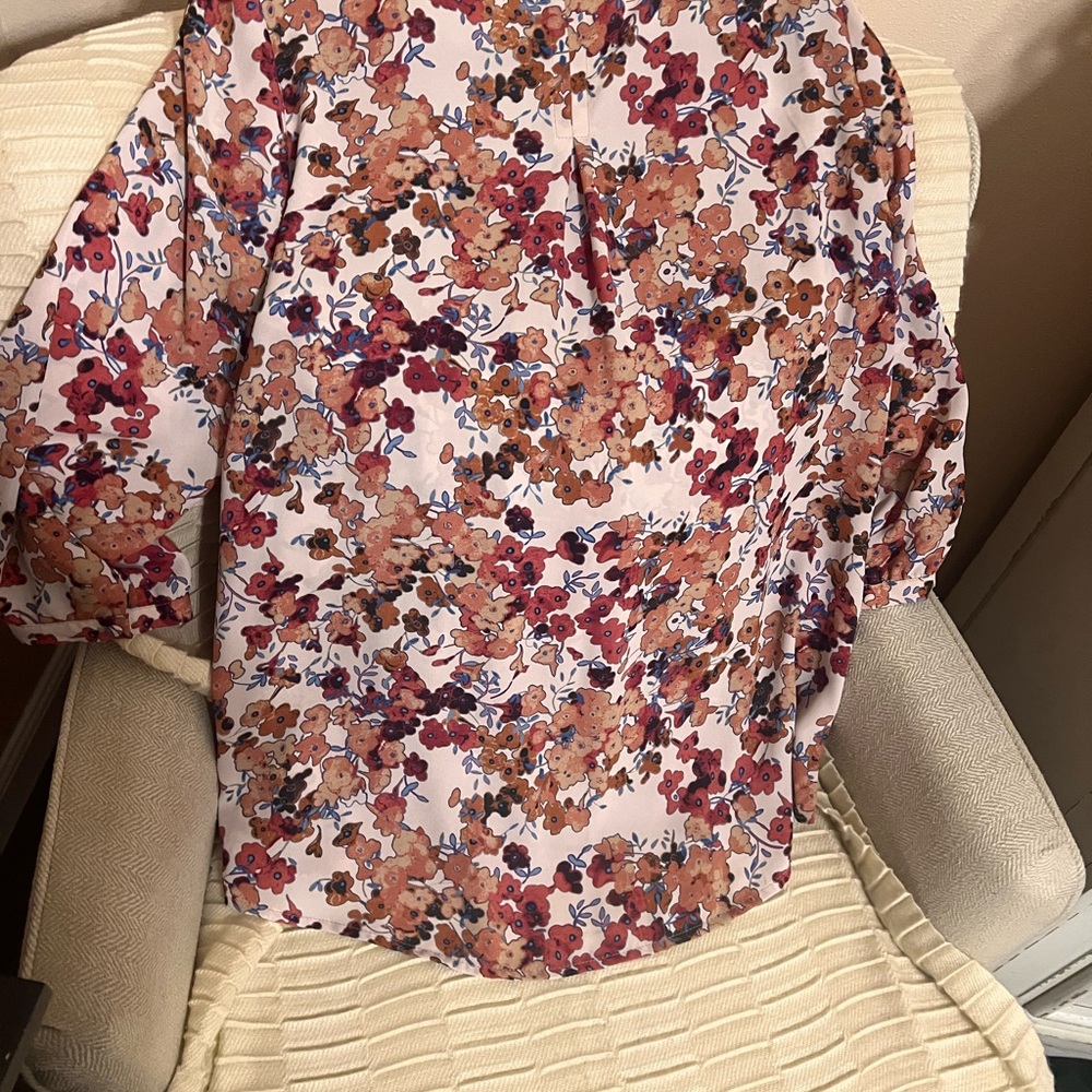 Perfect Fall blouse 🍁 - Picture 2 of 6